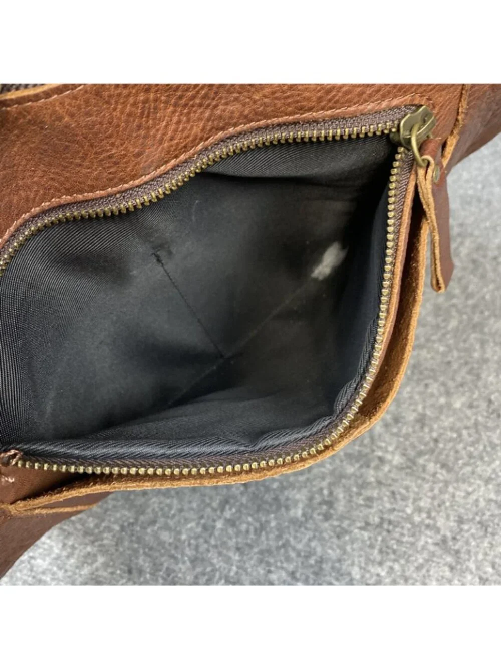 Duluth Trading Co Leather Messenger Backpack Crossbody Brown Pebbled Brass